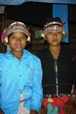 The 2 teenage Akha girls who gave us our nice massages, Ban Nam Lai Trek